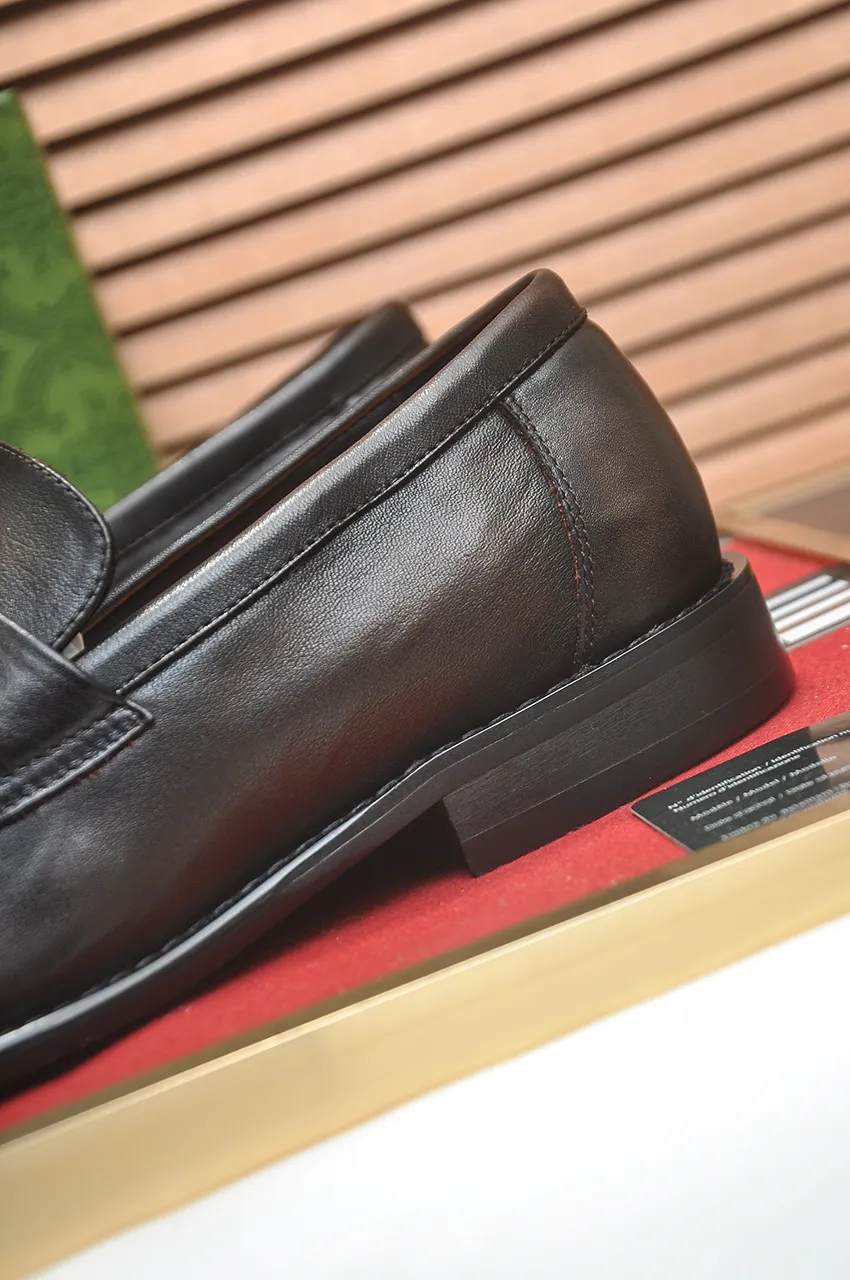 Men's shoes 💰580💶 Brand: GUCCI (Gucci) Standard code: Men's code 38/44 (45 can be customized) Grade: Same as the official website Original quality Material: Original cowhide Water-dyed cowhide lining Original rubber outsole Style category: Men's fashionable casual leather shoes Distinguished big-name luxury elements Top luxury Color: Actual picture